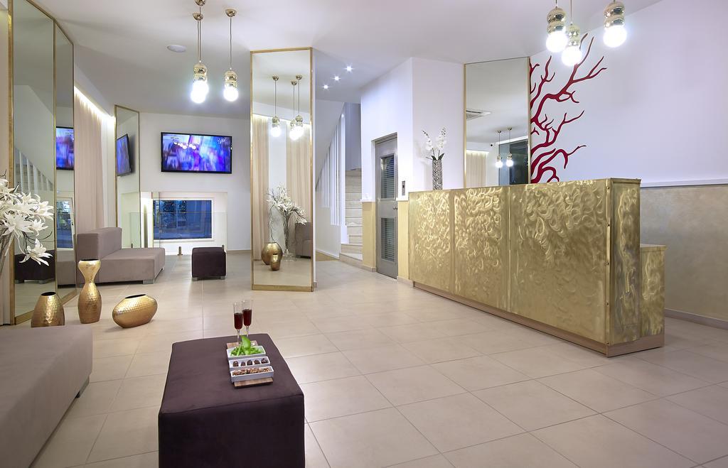 Coral Hotel Ierápetra エクステリア 写真