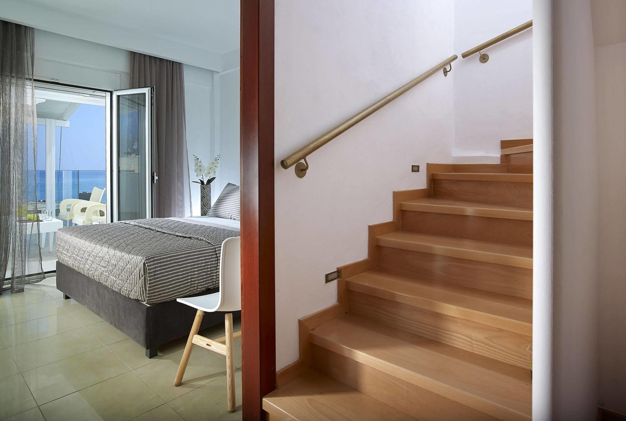 Coral Hotel Ierápetra エクステリア 写真