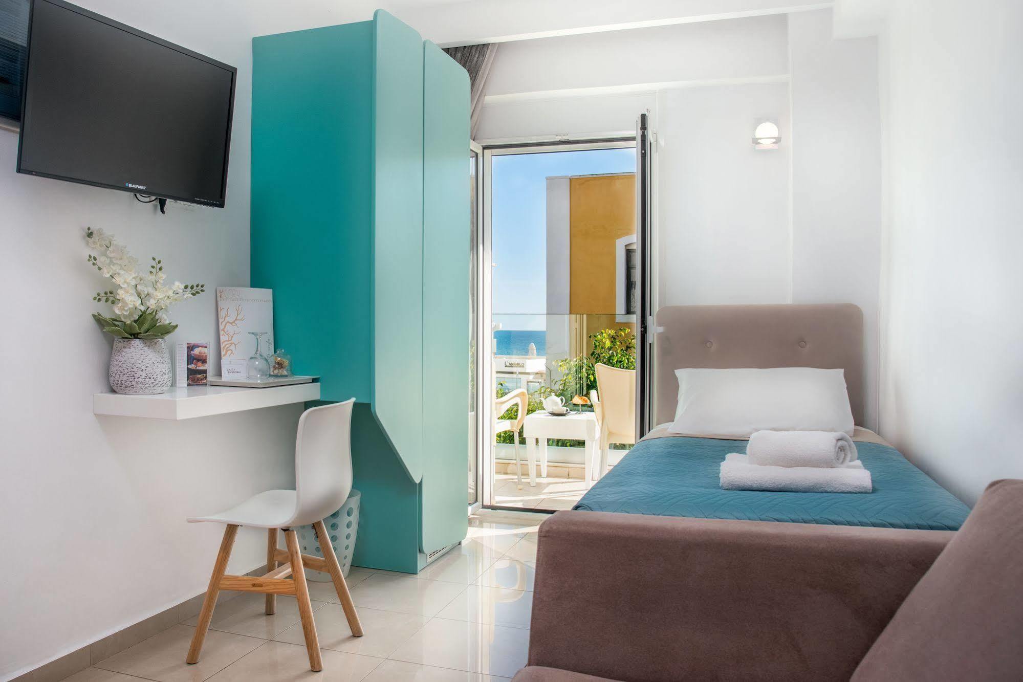 Coral Hotel Ierápetra エクステリア 写真
