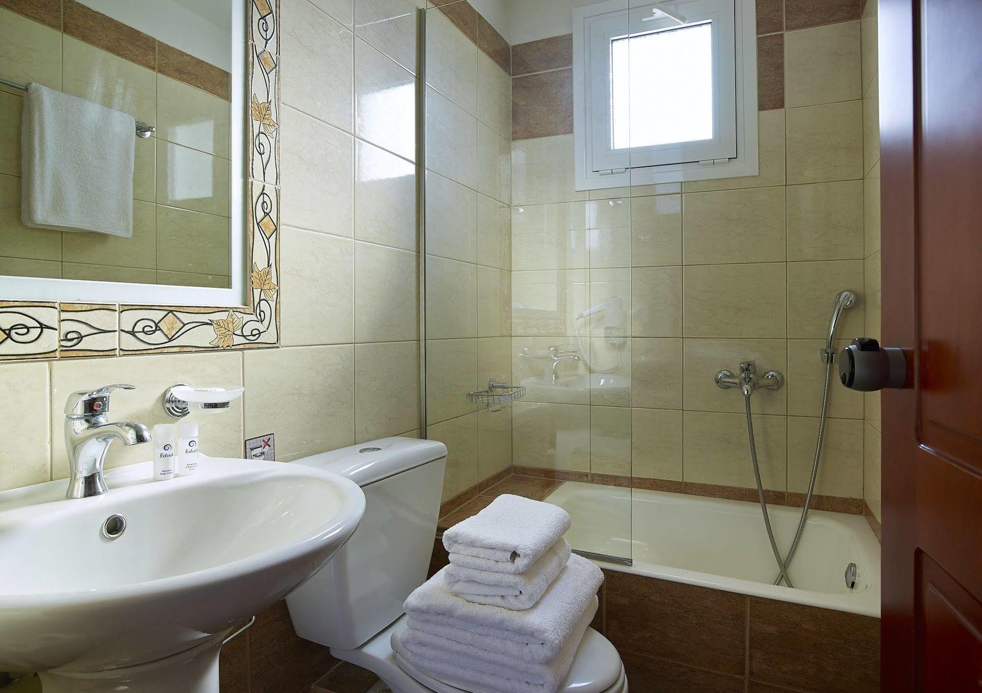 Coral Hotel Ierápetra エクステリア 写真