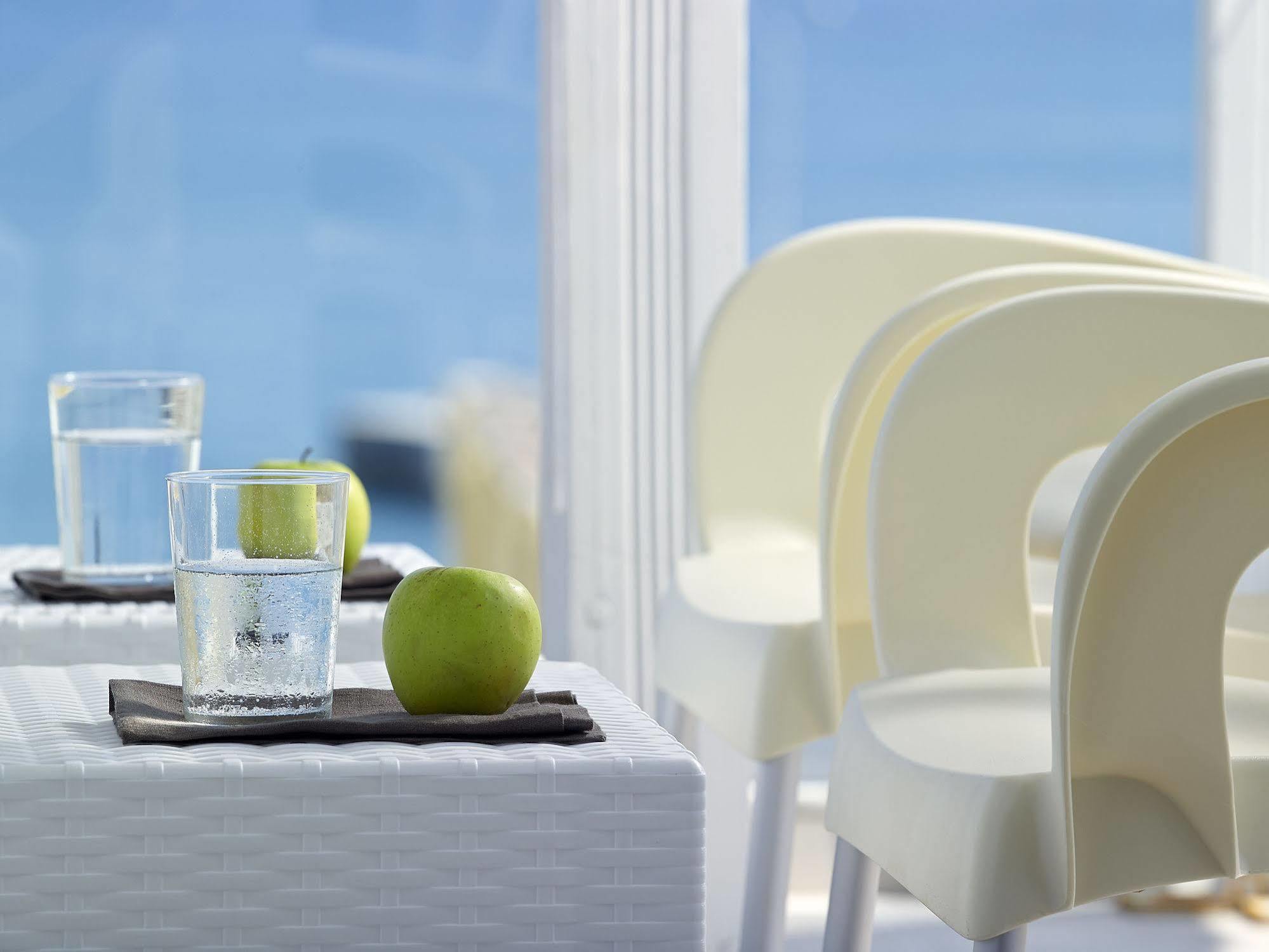 Coral Hotel Ierápetra エクステリア 写真