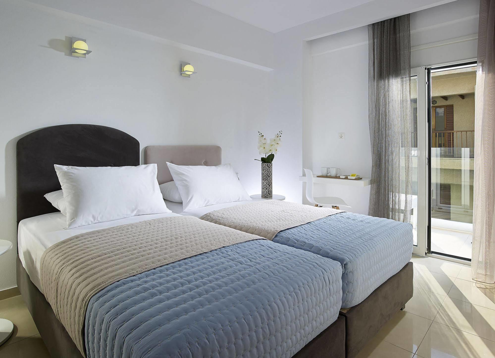 Coral Hotel Ierápetra エクステリア 写真