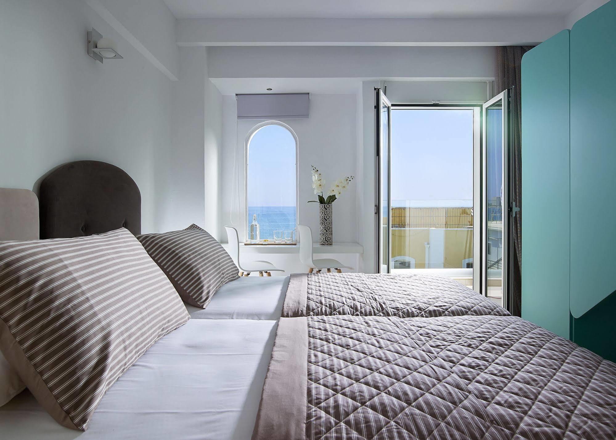 Coral Hotel Ierápetra エクステリア 写真