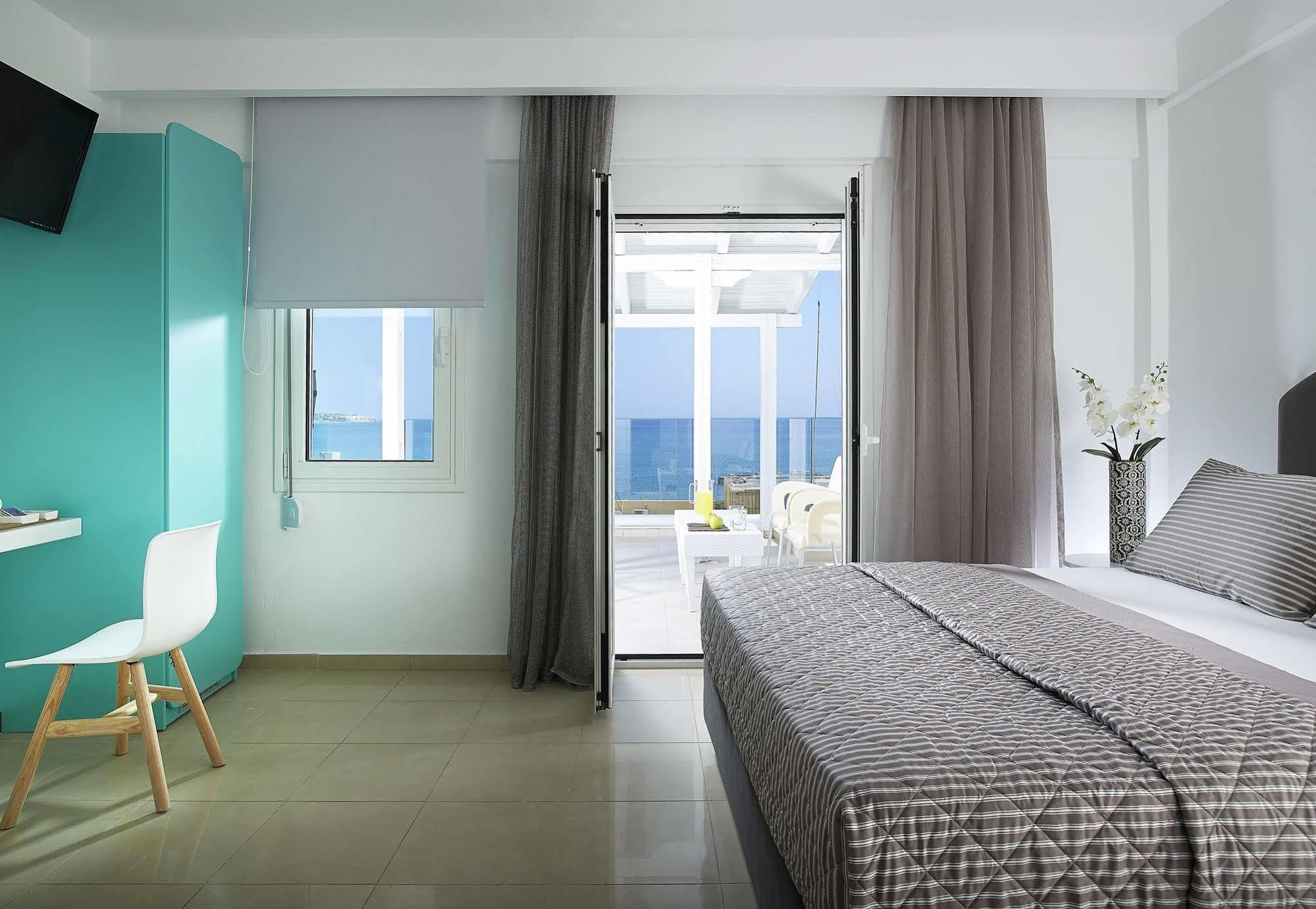 Coral Hotel Ierápetra エクステリア 写真